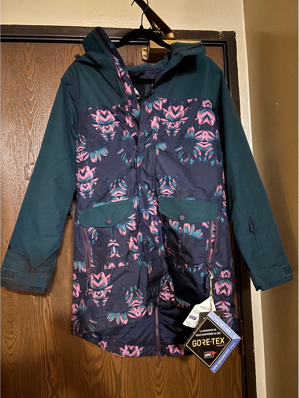 NWT Burton Snowboarding GORE- TEX Waterproof lightweight insulated winter coat